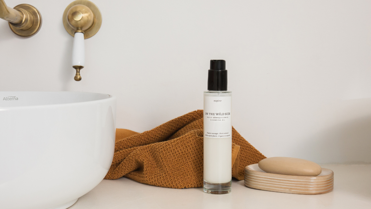 Huile démaquillante ou eau micellaire : que choisir ?